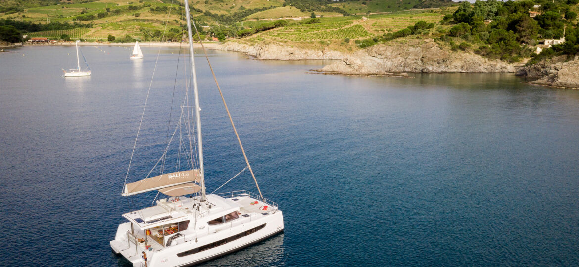 catamaran bali au mouillage